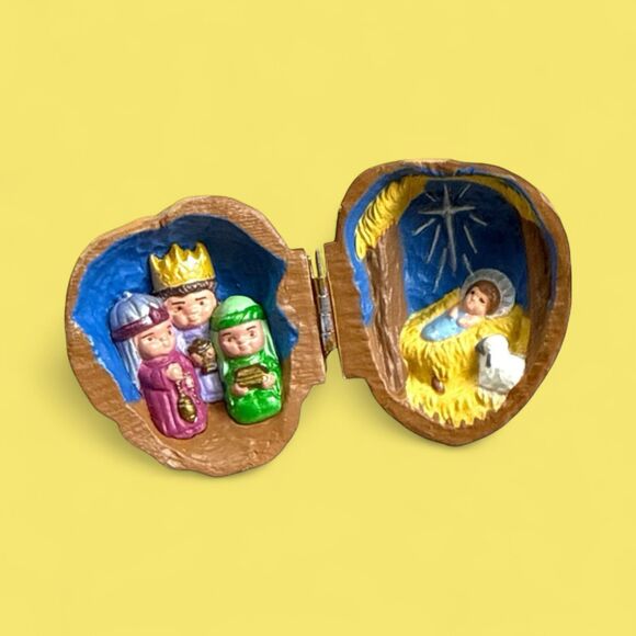 1991 Hallmark Nutshell Nativity Ornament Wise Men & Baby Jesus MIB Vintage - Picture 1 of 10